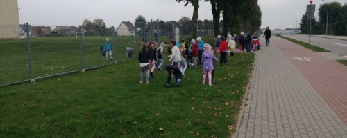 Przedszkolaki ze Szkoły Podstawowej nr 1 im Jana Pawła II w Brusach  biorą udział w Ogólnopolskiej Akcji Sprzątania Świata