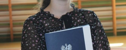 Kornelia Lemańczyk absolwentka Szkoły Podstawowej nr 1 im. Jana Pawła II w Brusach nagrodzona przez Marszałka Województwa Pomorskiego