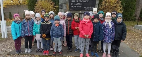 Dzieci z klasy 0B odwiedziły cmentarz 