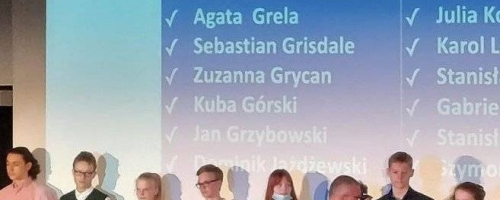 Agata Grela z klasy VIII B laureatką Wojewódzkiego Konkursu z Fizyki