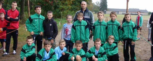 Uczniowie naszej szkoły mistrzami gminy i powiatu w Igrzyskach Dzieci w Sztafetowych Biegach Przełajowych chłopców